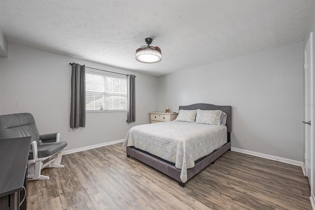 待售: $259,900 (2 贝兹, 2 浴室, 1400 平方英尺)