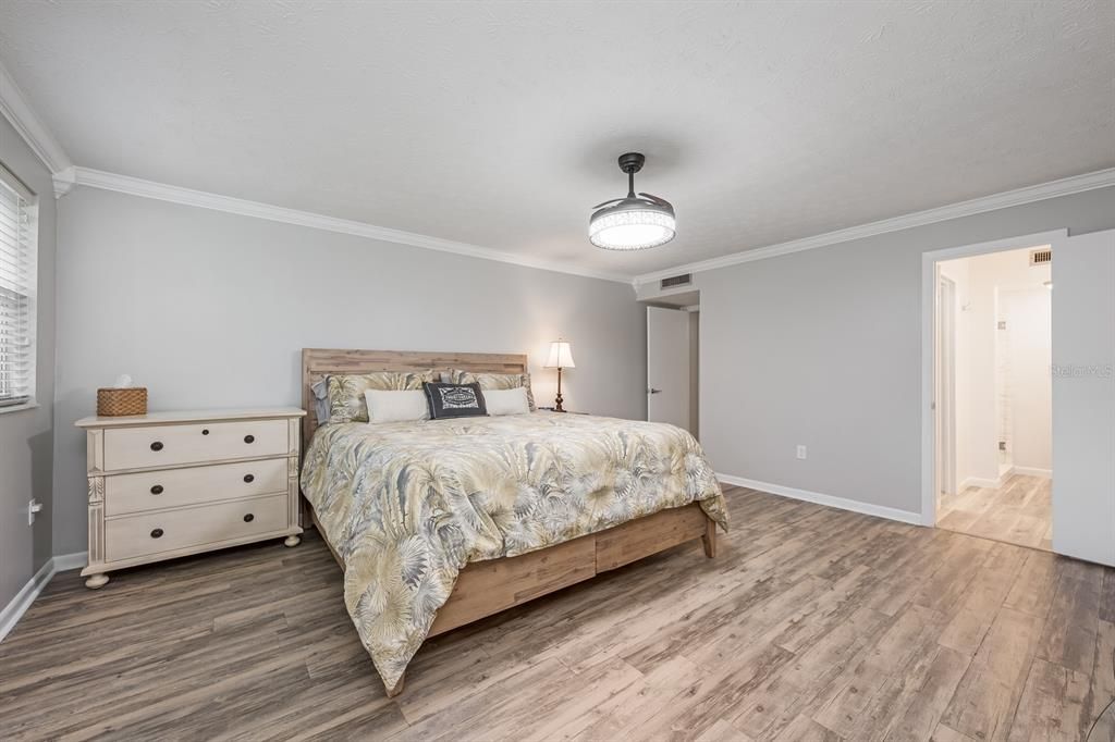 待售: $259,900 (2 贝兹, 2 浴室, 1400 平方英尺)