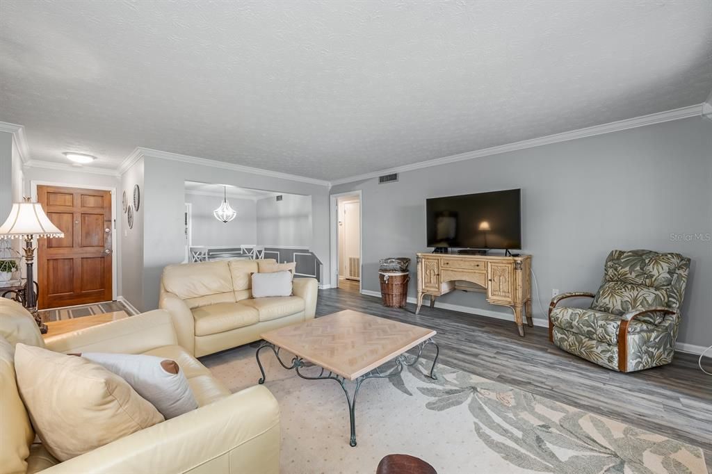 待售: $259,900 (2 贝兹, 2 浴室, 1400 平方英尺)