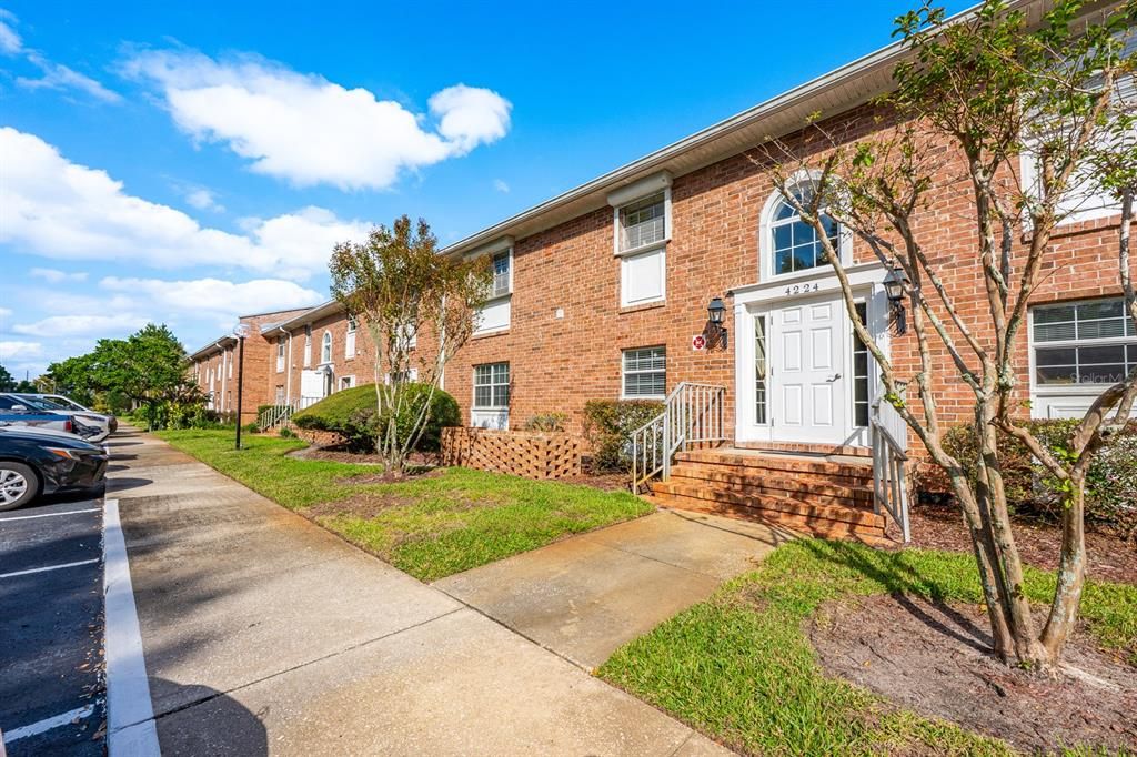 待售: $259,900 (2 贝兹, 2 浴室, 1400 平方英尺)