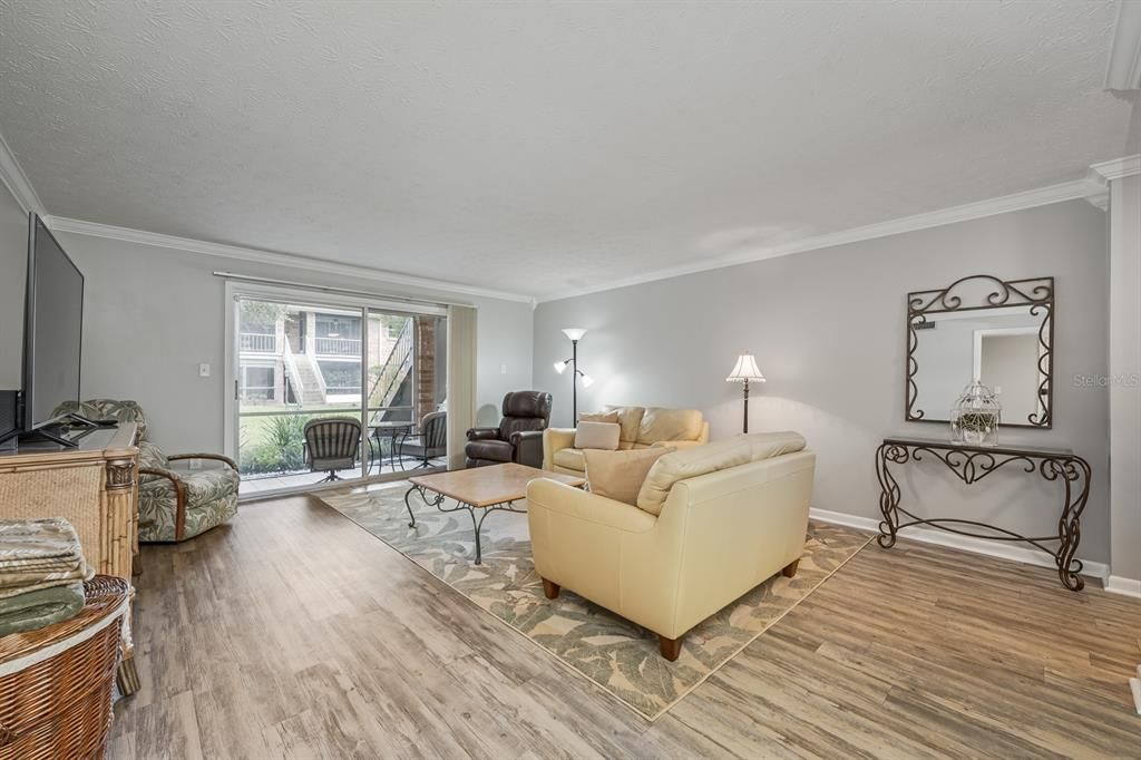 待售: $259,900 (2 贝兹, 2 浴室, 1400 平方英尺)