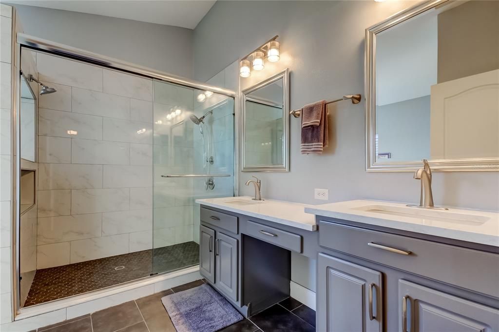 Под контрактом: $639,900 (3 спален, 2 ванн, 2026 Квадратных фут)