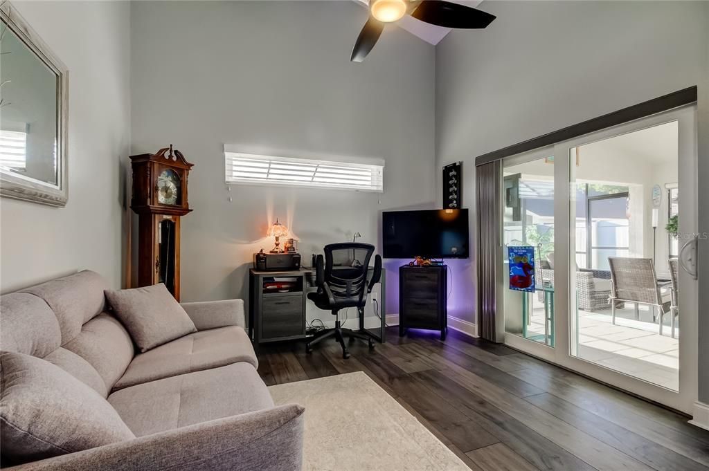 Под контрактом: $639,900 (3 спален, 2 ванн, 2026 Квадратных фут)