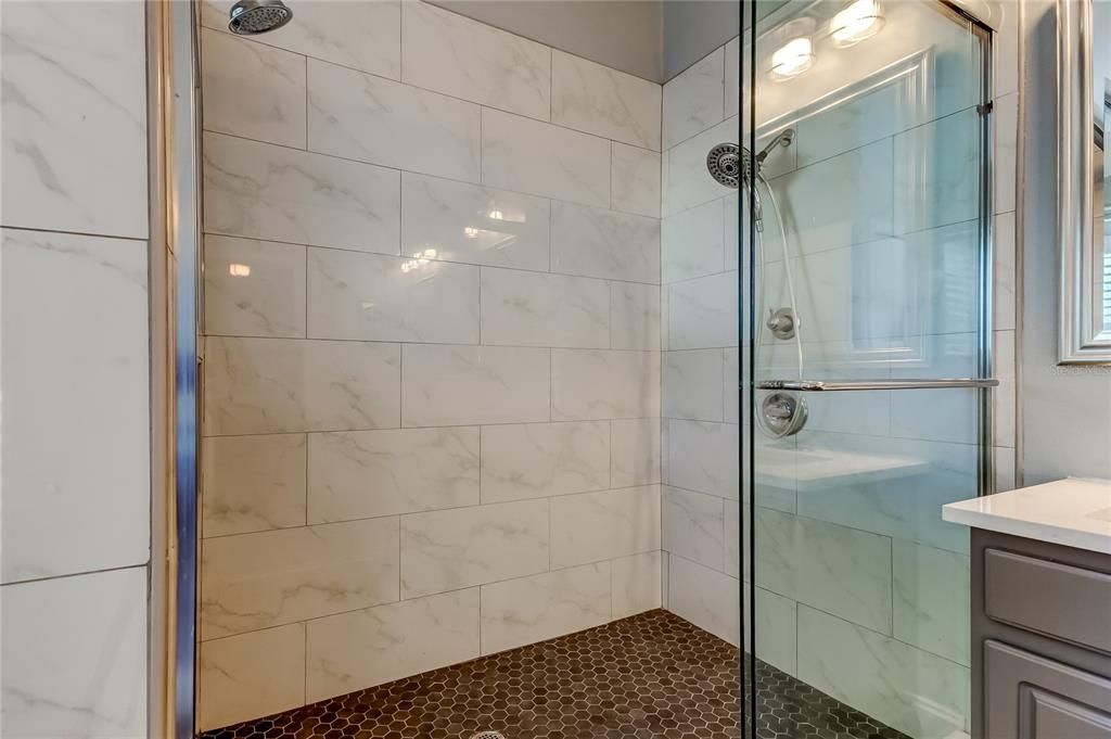 Под контрактом: $639,900 (3 спален, 2 ванн, 2026 Квадратных фут)