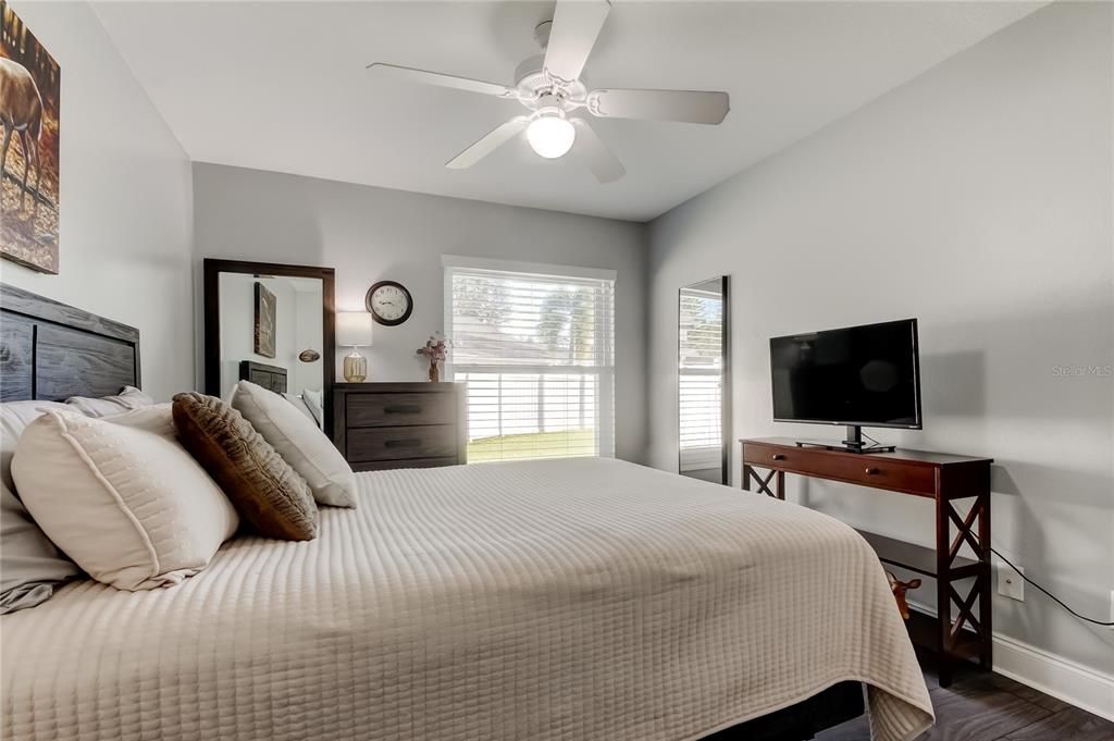 Под контрактом: $639,900 (3 спален, 2 ванн, 2026 Квадратных фут)