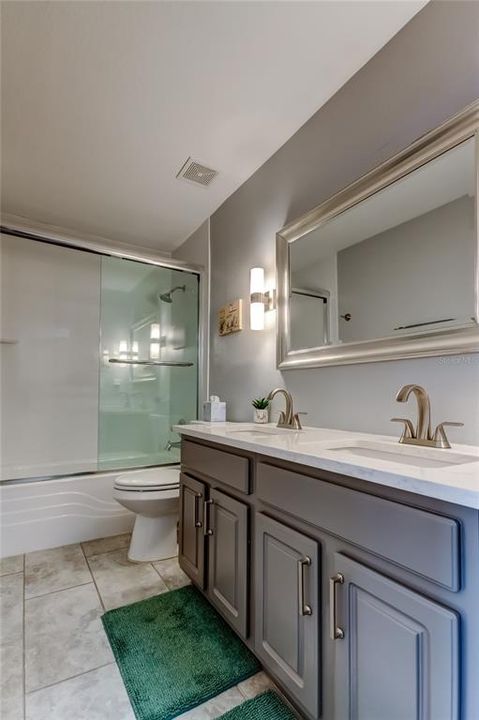 Под контрактом: $639,900 (3 спален, 2 ванн, 2026 Квадратных фут)