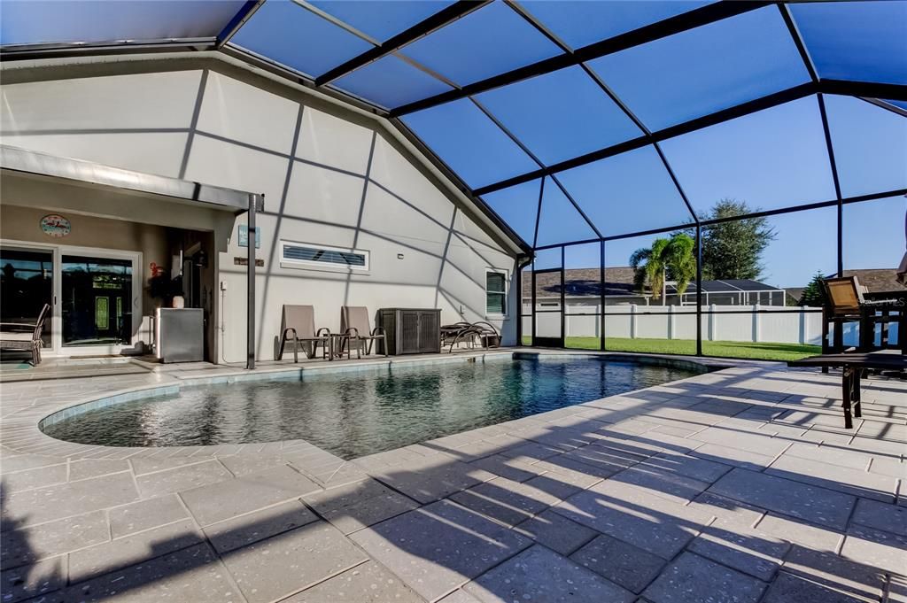 Под контрактом: $639,900 (3 спален, 2 ванн, 2026 Квадратных фут)