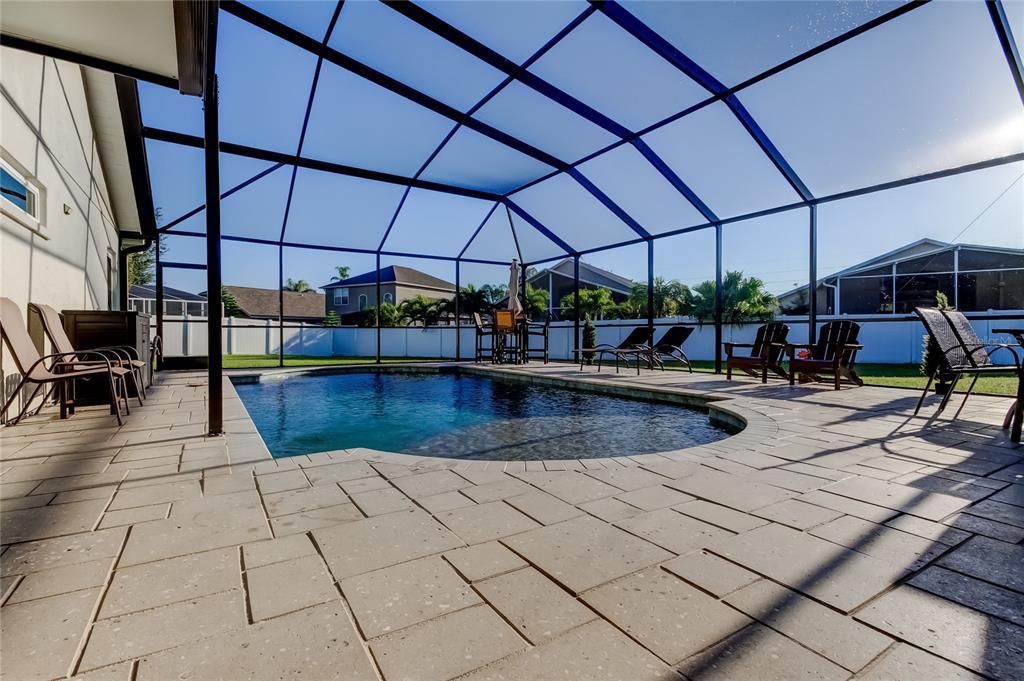 Под контрактом: $639,900 (3 спален, 2 ванн, 2026 Квадратных фут)