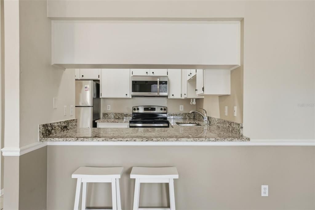 На продажу: $299,000 (2 спален, 2 ванн, 787 Квадратных фут)