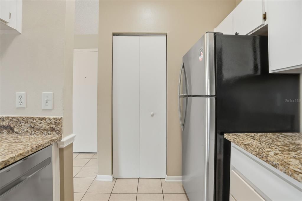 На продажу: $299,000 (2 спален, 2 ванн, 787 Квадратных фут)