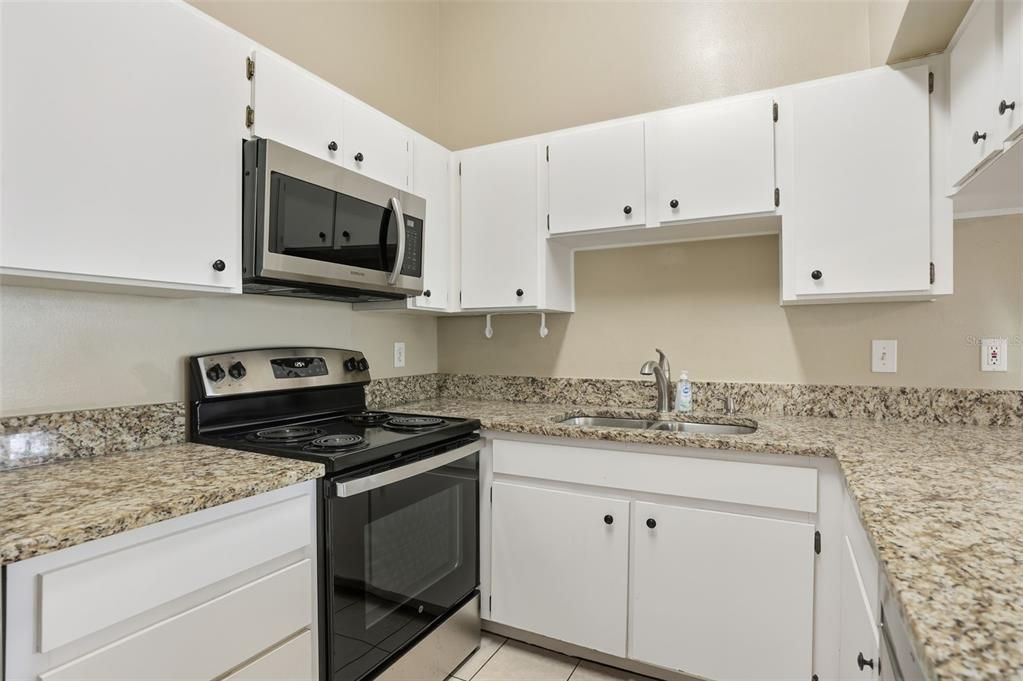 На продажу: $299,000 (2 спален, 2 ванн, 787 Квадратных фут)