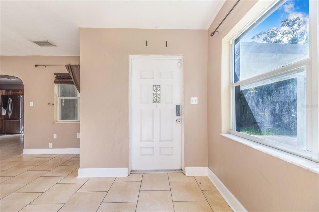 待售: $249,000 (3 贝兹, 1 浴室, 1022 平方英尺)