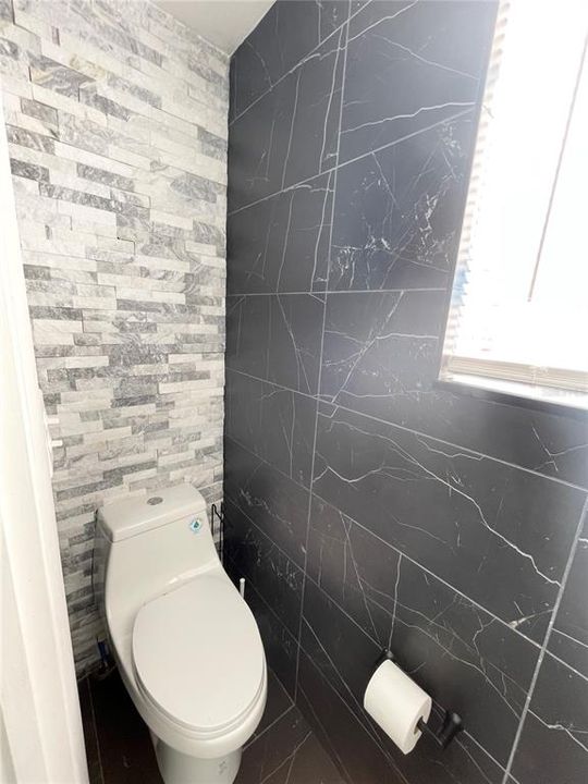 For Rent: $2,400 (2 beds, 1 baths, 940 Square Feet)