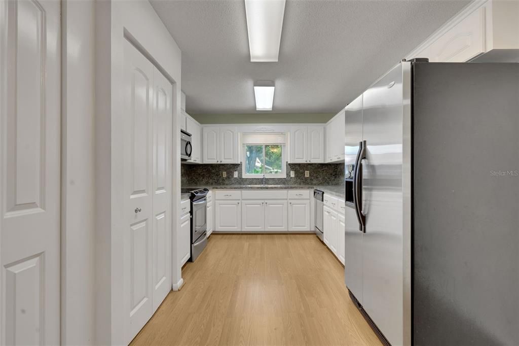 待售: $140,000 (2 贝兹, 2 浴室, 1369 平方英尺)