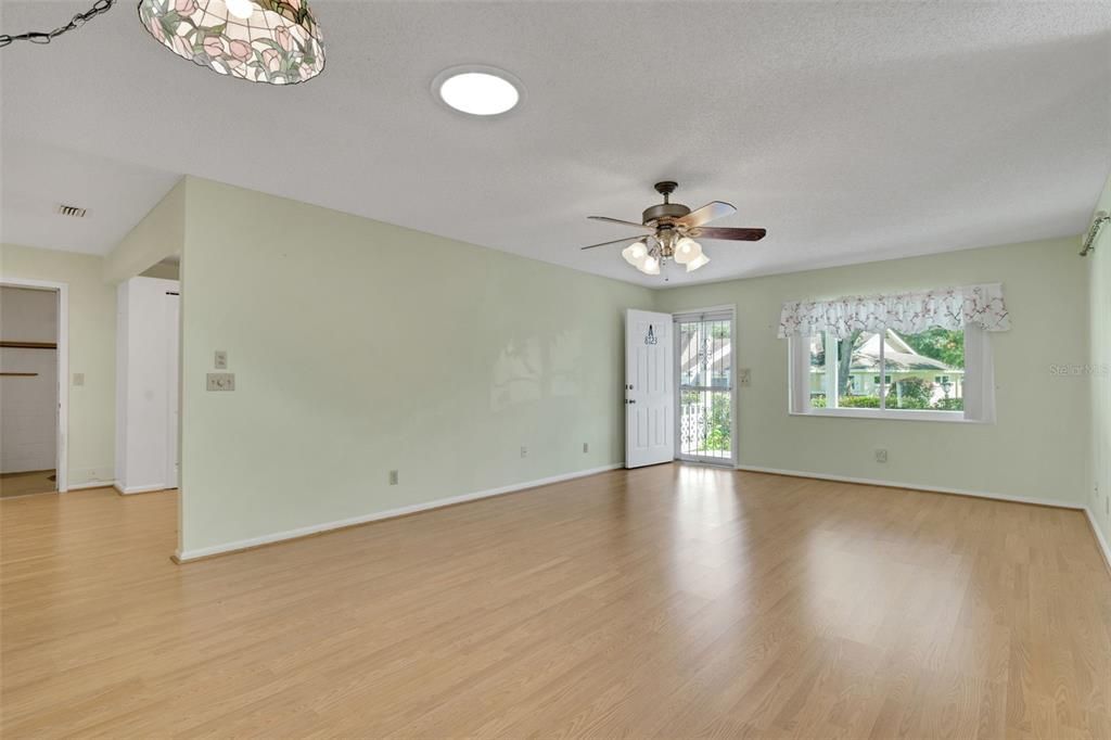 待售: $140,000 (2 贝兹, 2 浴室, 1369 平方英尺)