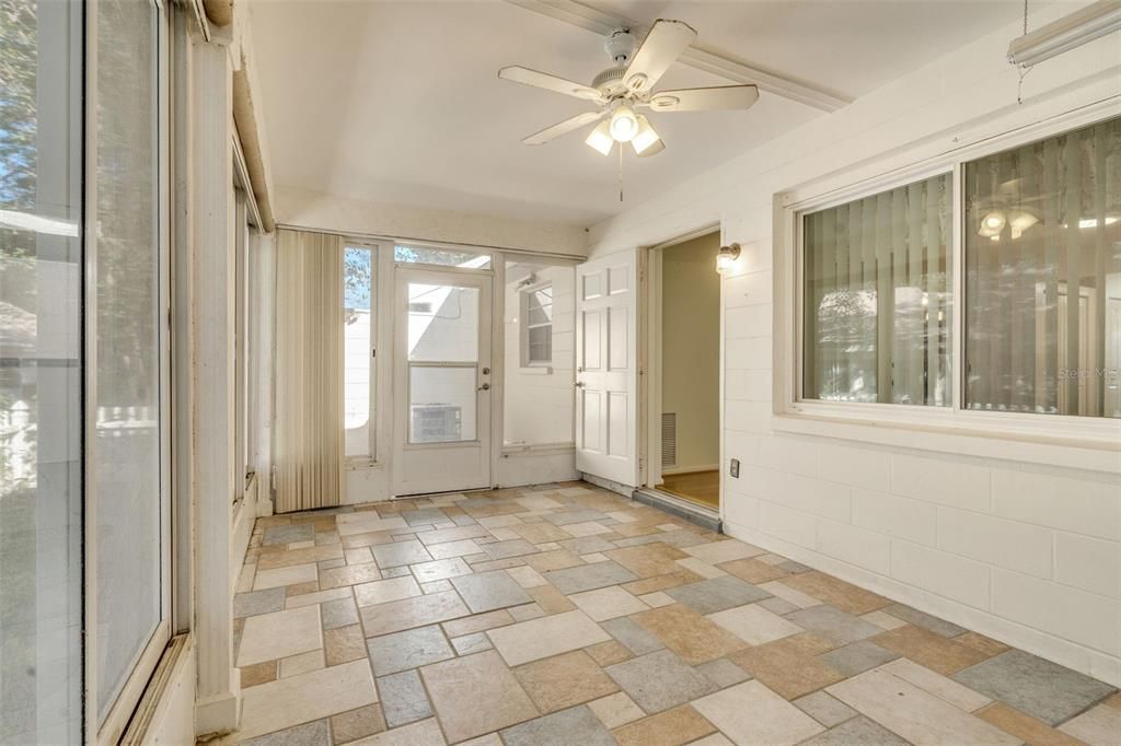 待售: $140,000 (2 贝兹, 2 浴室, 1369 平方英尺)