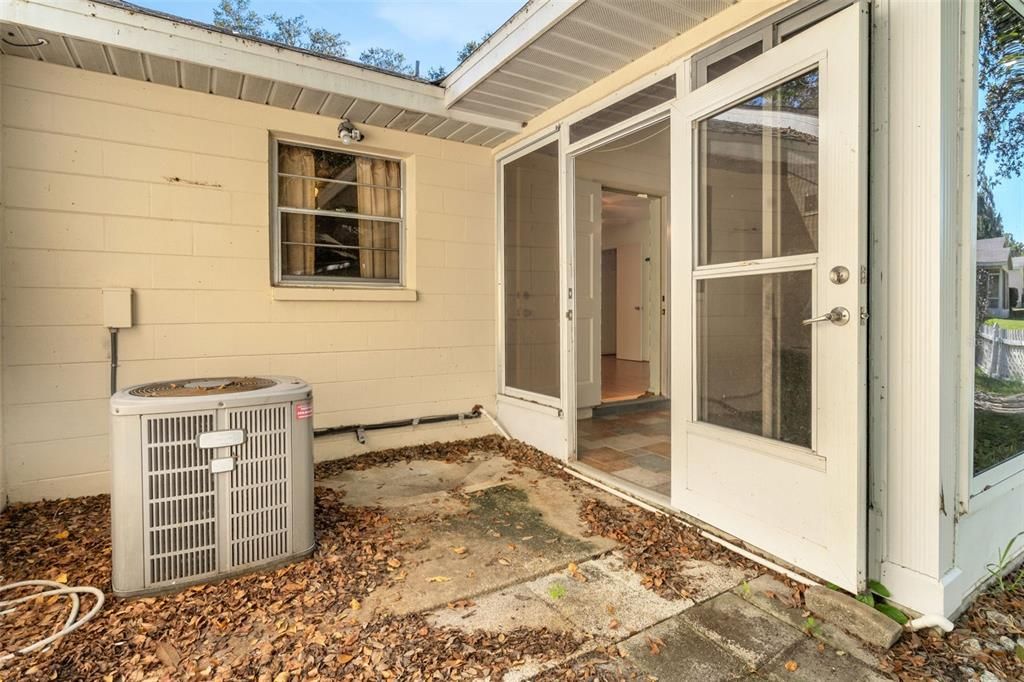 待售: $140,000 (2 贝兹, 2 浴室, 1369 平方英尺)