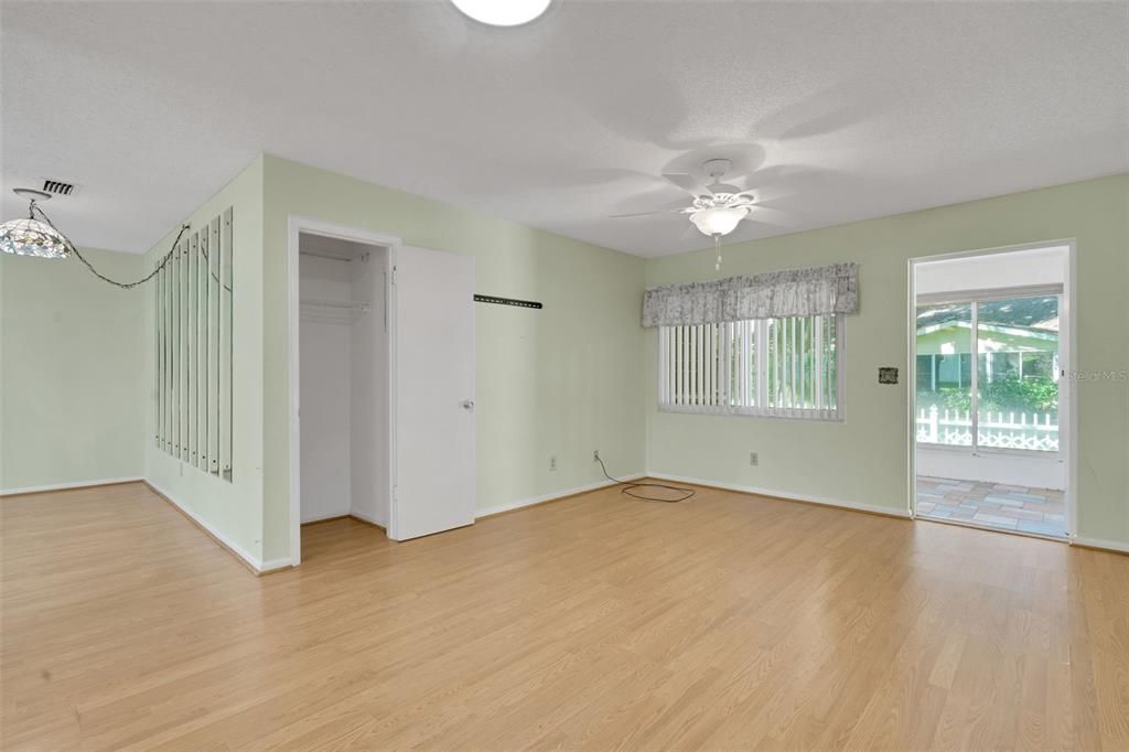 待售: $140,000 (2 贝兹, 2 浴室, 1369 平方英尺)