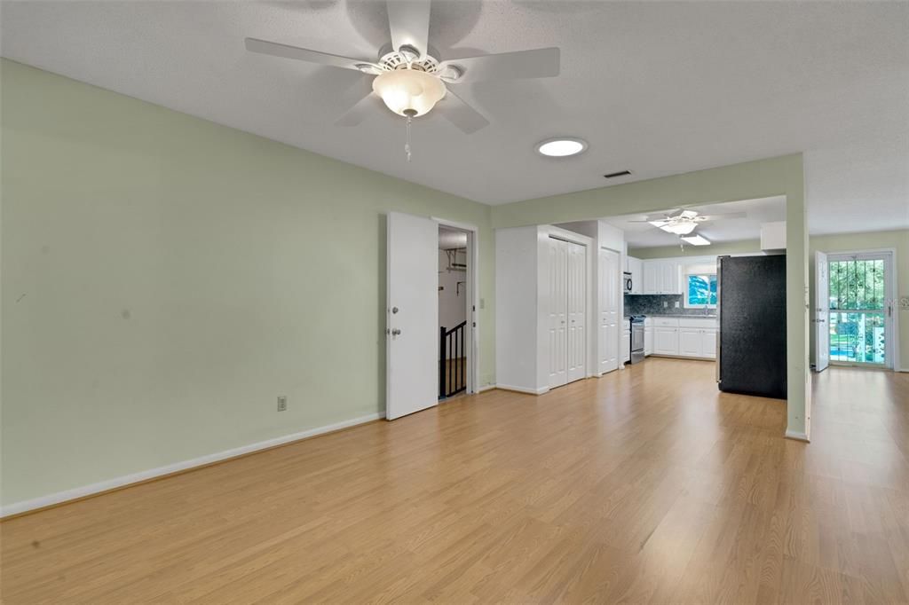 待售: $140,000 (2 贝兹, 2 浴室, 1369 平方英尺)