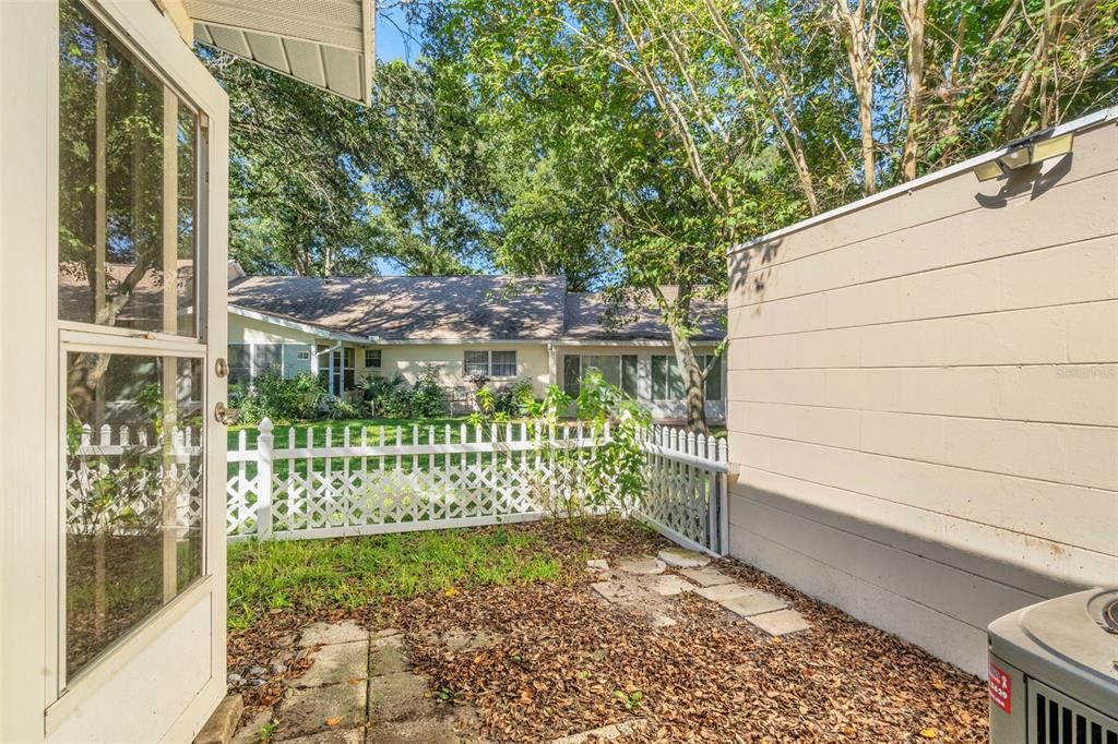 待售: $140,000 (2 贝兹, 2 浴室, 1369 平方英尺)