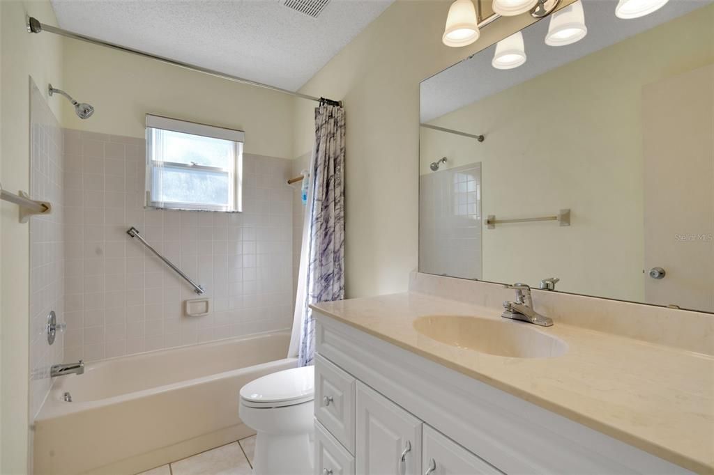 待售: $140,000 (2 贝兹, 2 浴室, 1369 平方英尺)