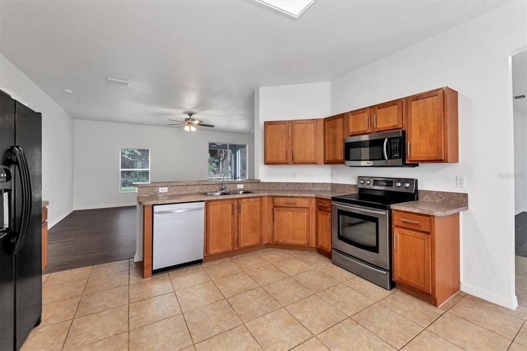 For Sale: $370,000 (3 beds, 2 baths, 1832 Square Feet)