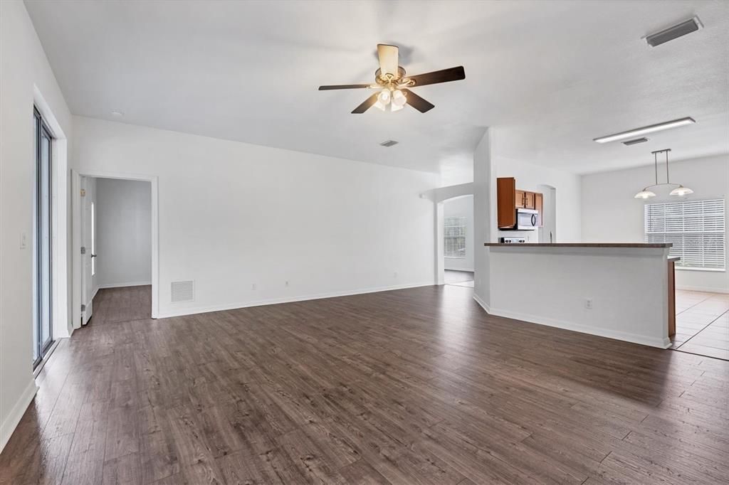 For Sale: $370,000 (3 beds, 2 baths, 1832 Square Feet)