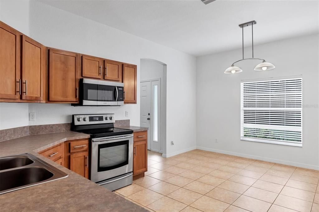 For Sale: $370,000 (3 beds, 2 baths, 1832 Square Feet)