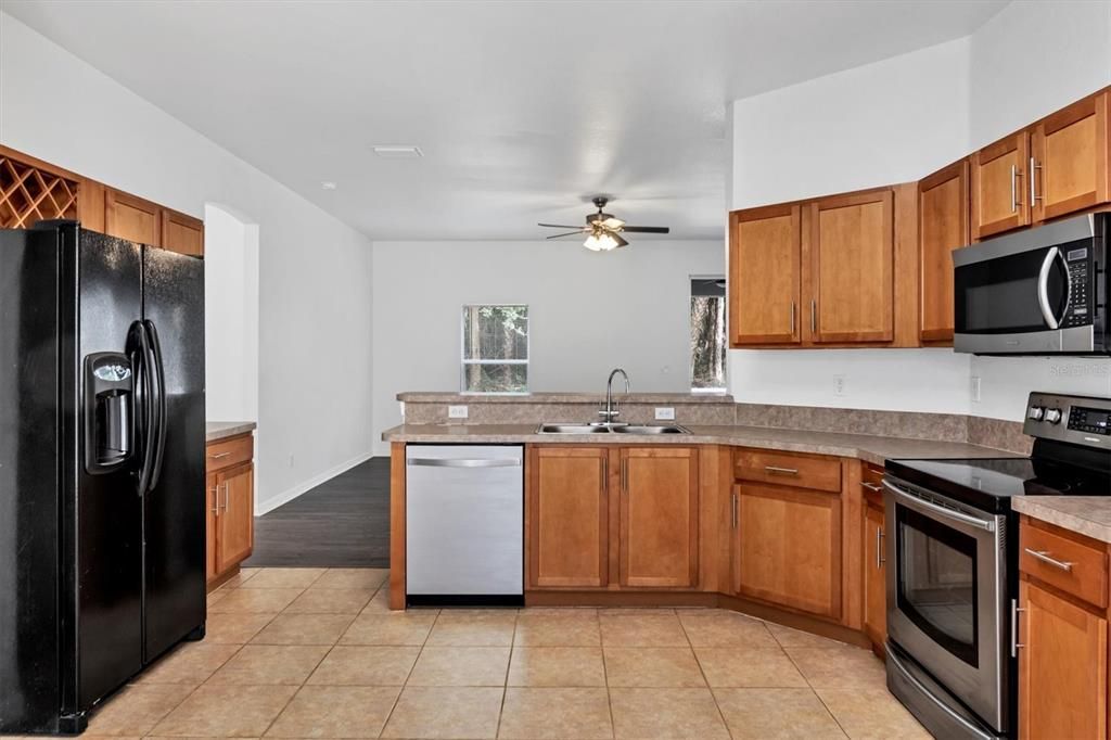 For Sale: $370,000 (3 beds, 2 baths, 1832 Square Feet)