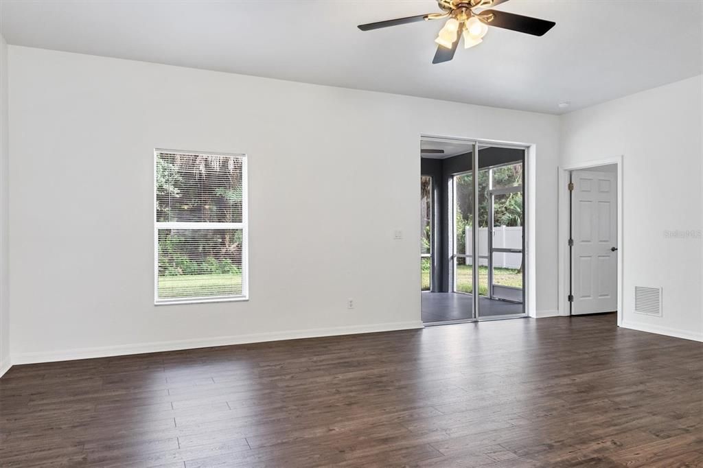 For Sale: $370,000 (3 beds, 2 baths, 1832 Square Feet)