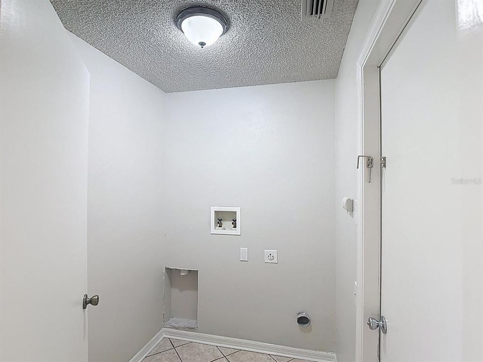 Active With Contract: $362,500 (4 beds, 2 baths, 1936 Square Feet)