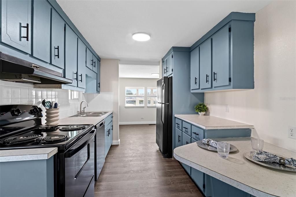 待售: $195,000 (2 贝兹, 2 浴室, 960 平方英尺)