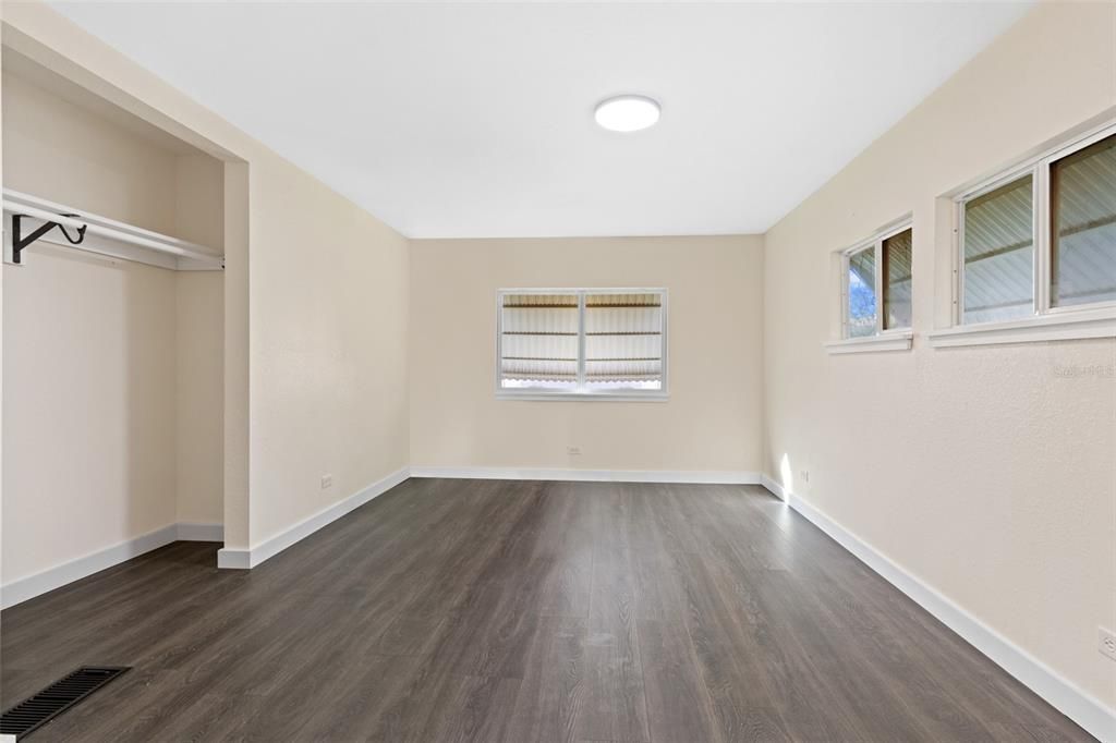 待售: $195,000 (2 贝兹, 2 浴室, 960 平方英尺)