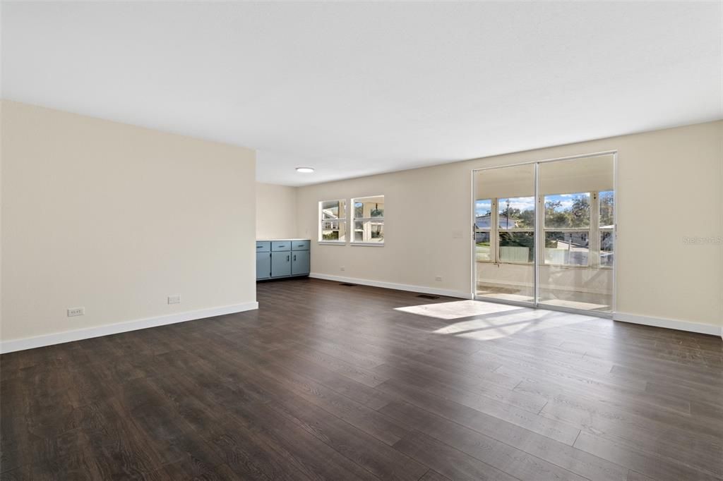 待售: $195,000 (2 贝兹, 2 浴室, 960 平方英尺)