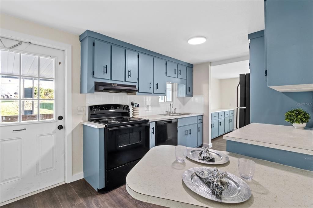 待售: $195,000 (2 贝兹, 2 浴室, 960 平方英尺)