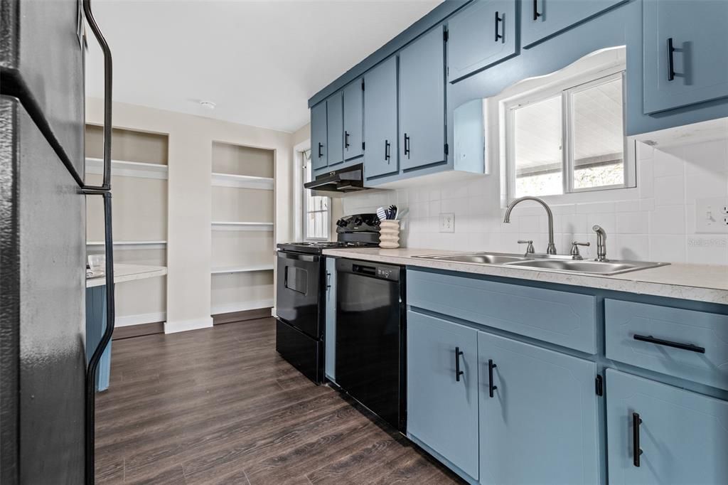 待售: $195,000 (2 贝兹, 2 浴室, 960 平方英尺)