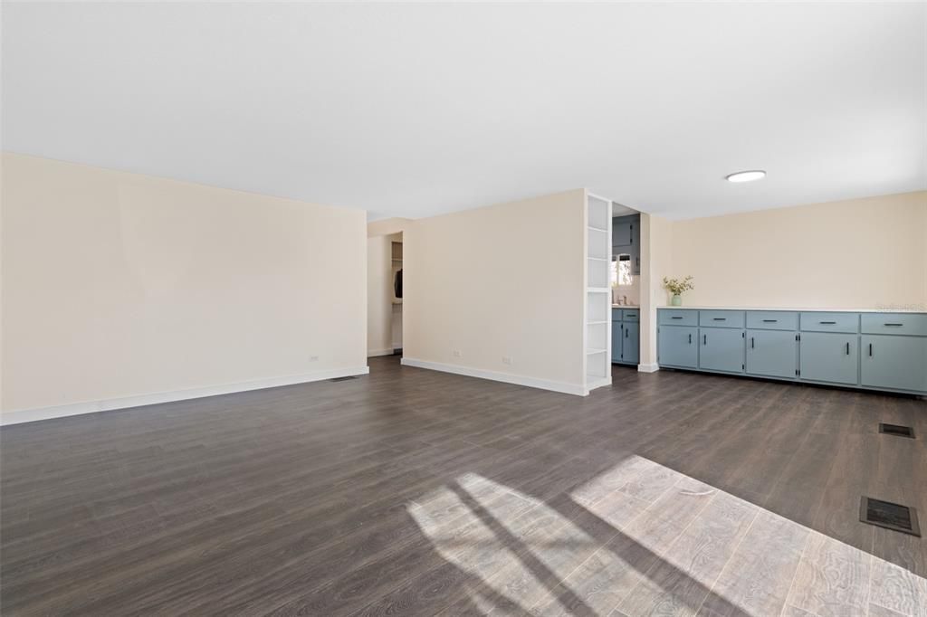 待售: $195,000 (2 贝兹, 2 浴室, 960 平方英尺)