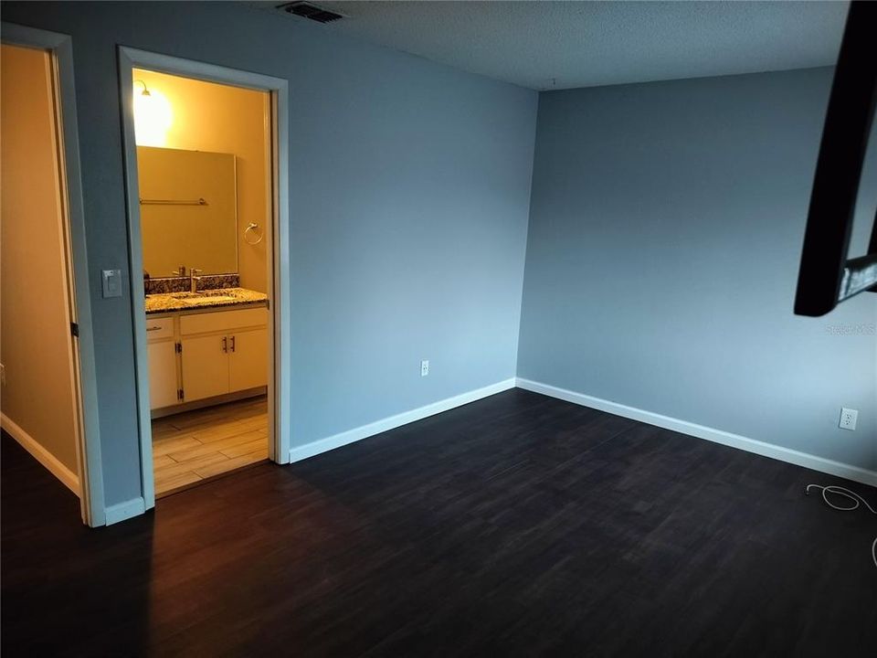 For Rent: $1,600 (2 beds, 2 baths, 1250 Square Feet)