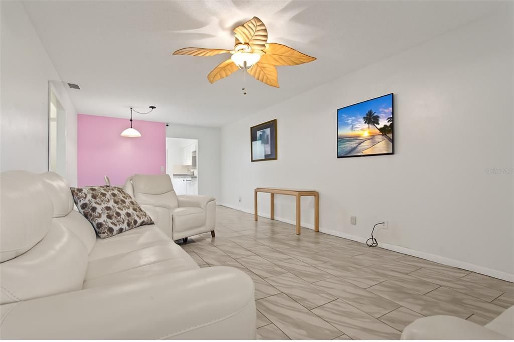 For Sale: $149,500 (2 beds, 2 baths, 1180 Square Feet)