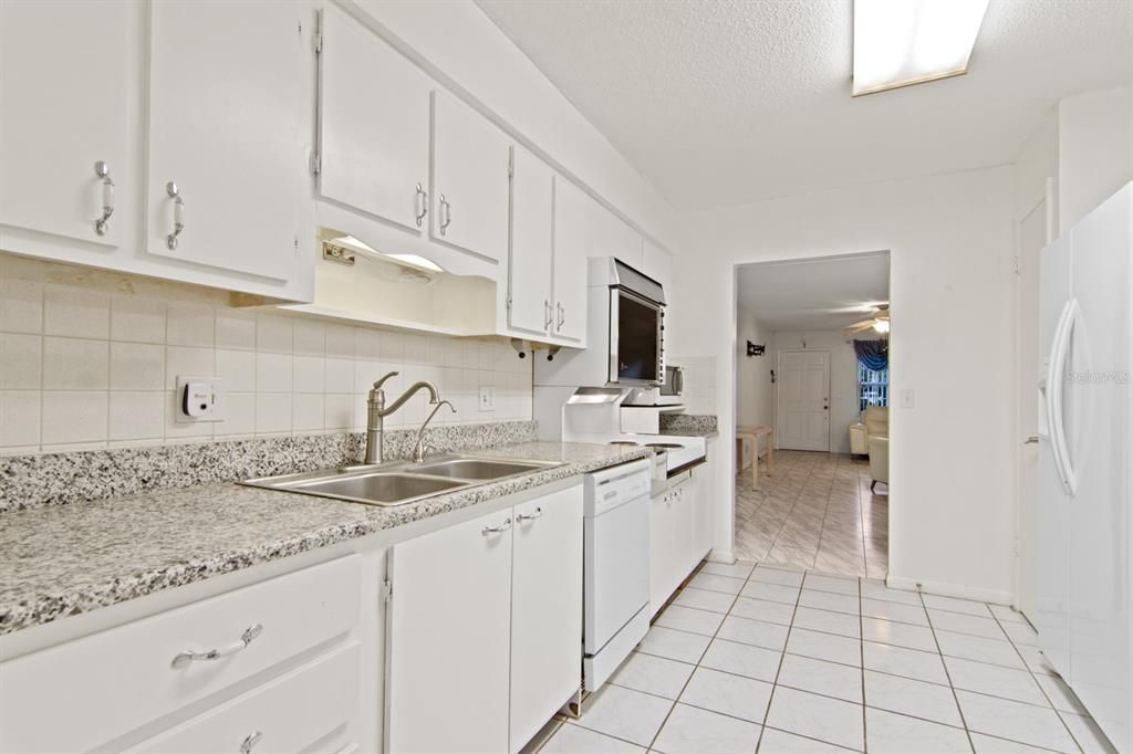 For Sale: $149,500 (2 beds, 2 baths, 1180 Square Feet)