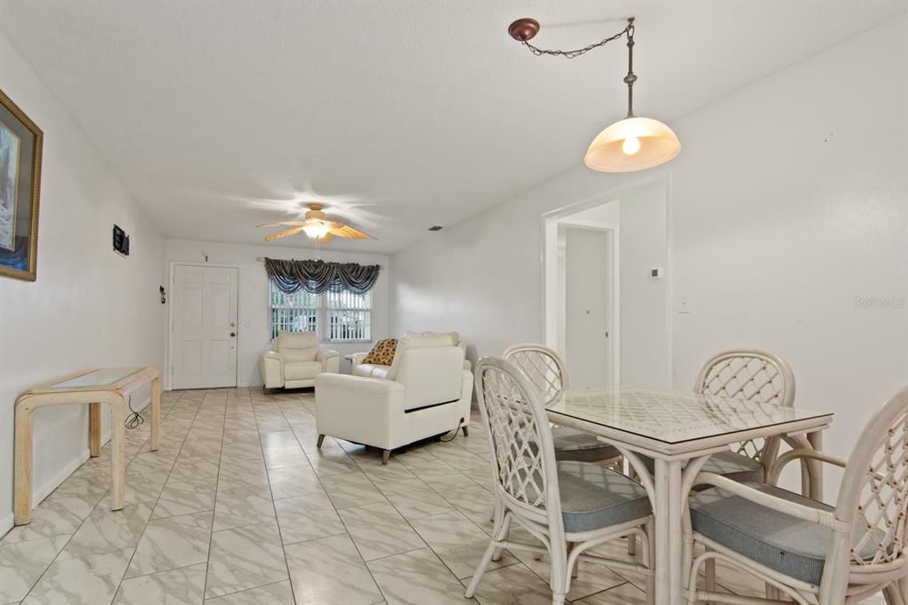 For Sale: $149,500 (2 beds, 2 baths, 1180 Square Feet)