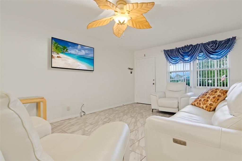 For Sale: $149,500 (2 beds, 2 baths, 1180 Square Feet)