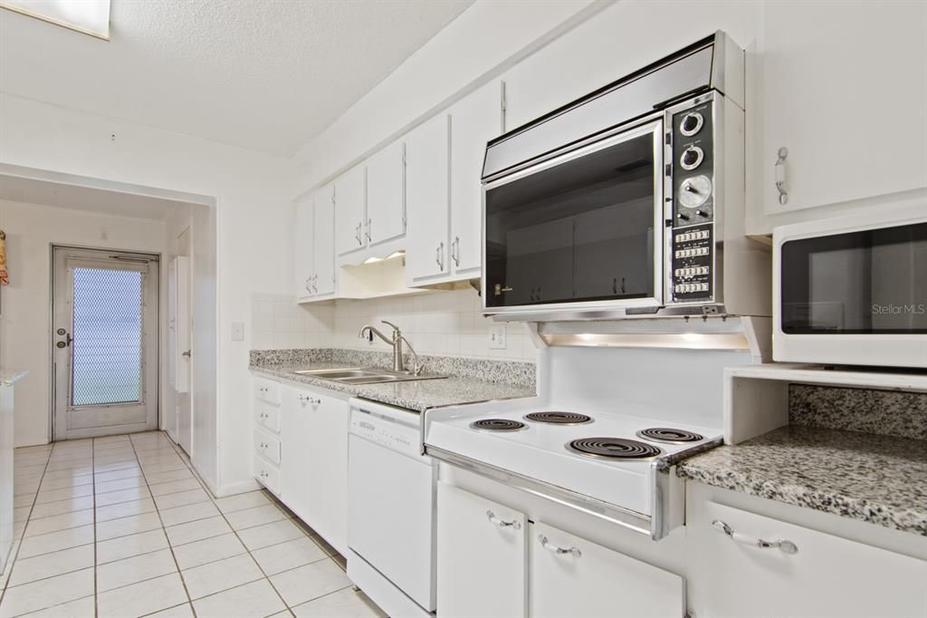 For Sale: $149,500 (2 beds, 2 baths, 1180 Square Feet)