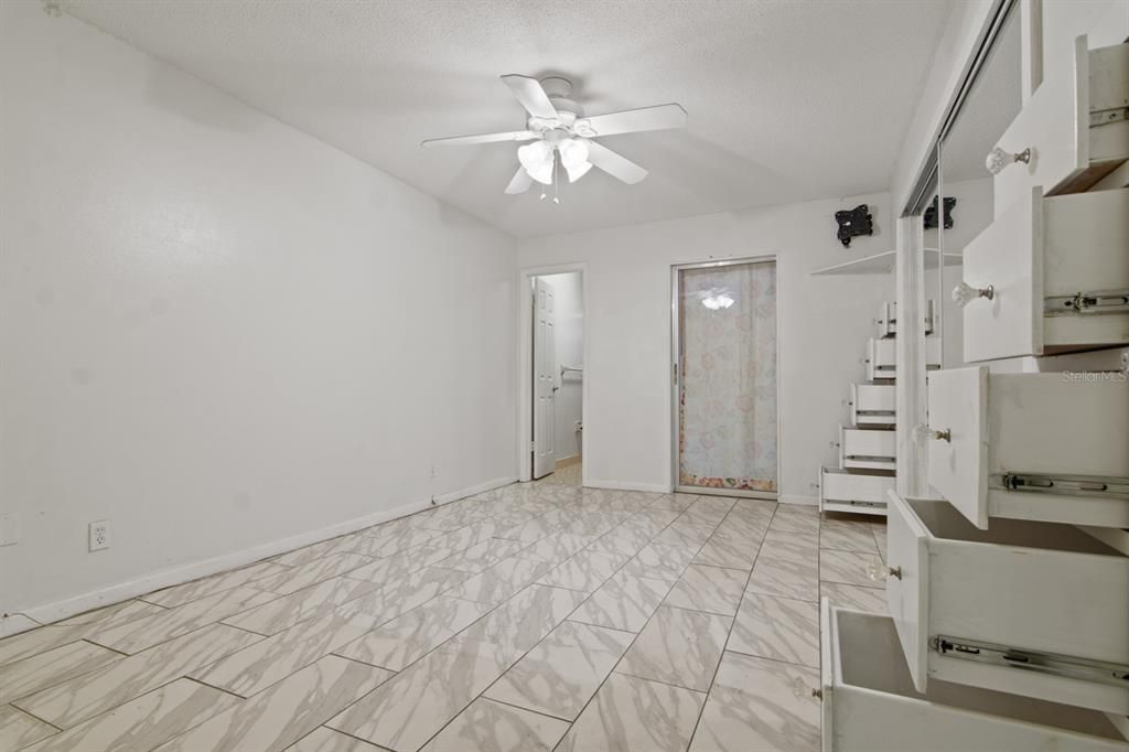 For Sale: $149,500 (2 beds, 2 baths, 1180 Square Feet)