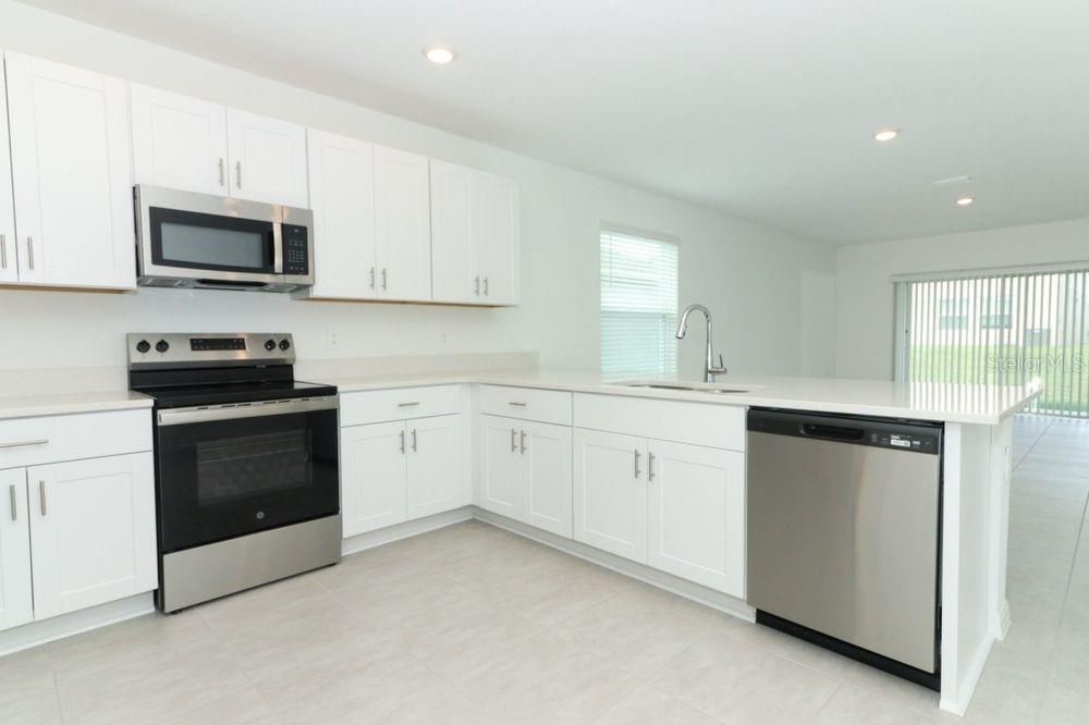 Active With Contract: $317,579 (3 beds, 2 baths, 1603 Square Feet)