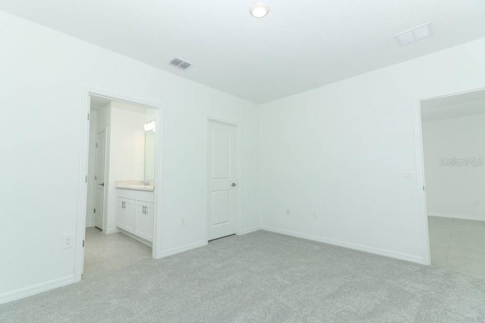 Active With Contract: $317,579 (3 beds, 2 baths, 1603 Square Feet)