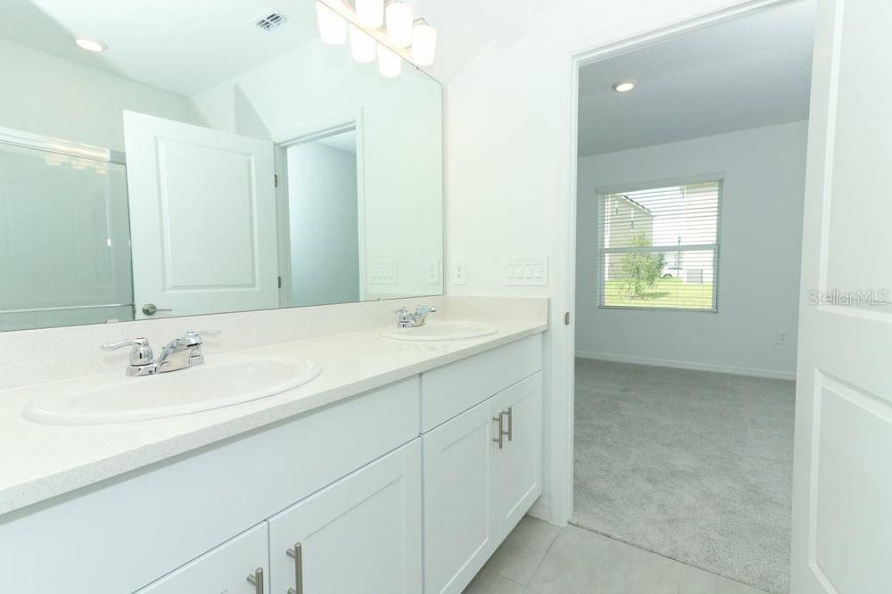 Active With Contract: $317,579 (3 beds, 2 baths, 1603 Square Feet)