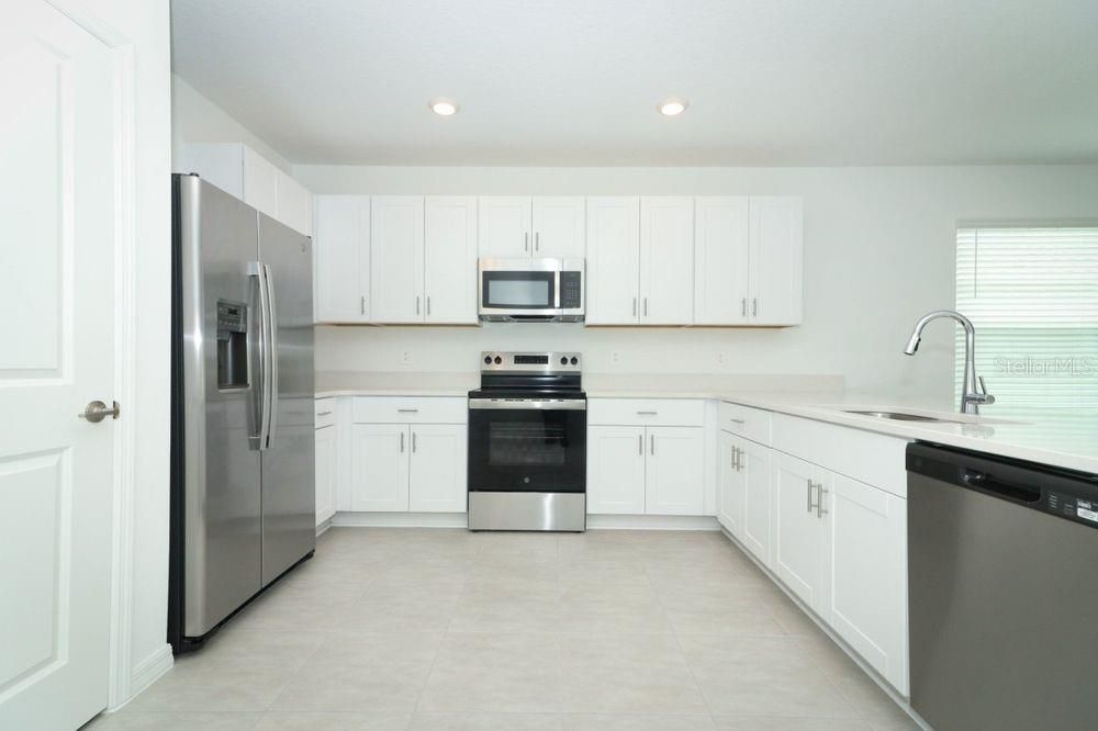 Active With Contract: $317,579 (3 beds, 2 baths, 1603 Square Feet)