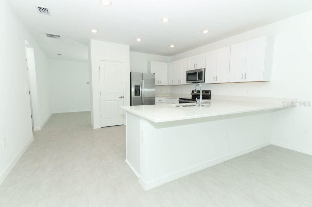 Active With Contract: $317,579 (3 beds, 2 baths, 1603 Square Feet)