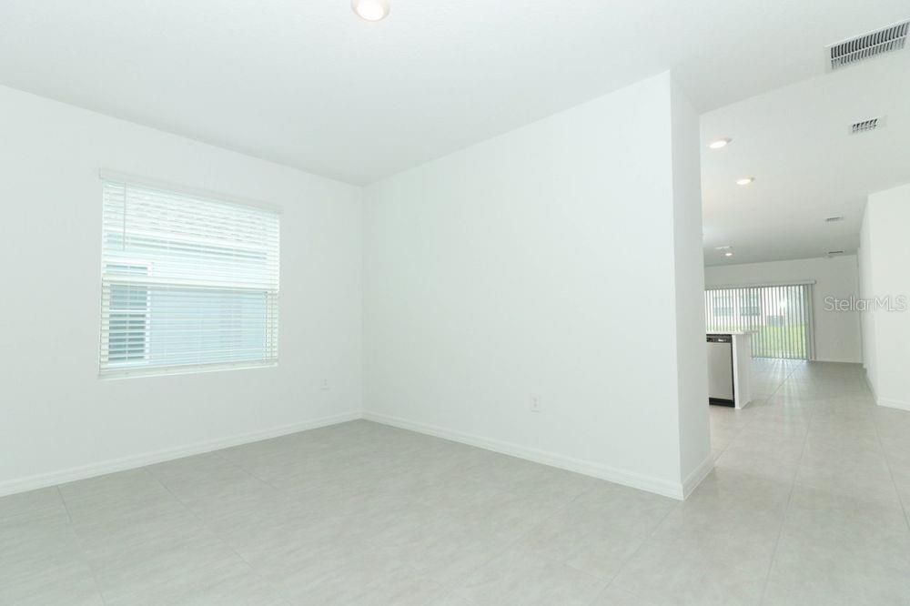 Active With Contract: $317,579 (3 beds, 2 baths, 1603 Square Feet)